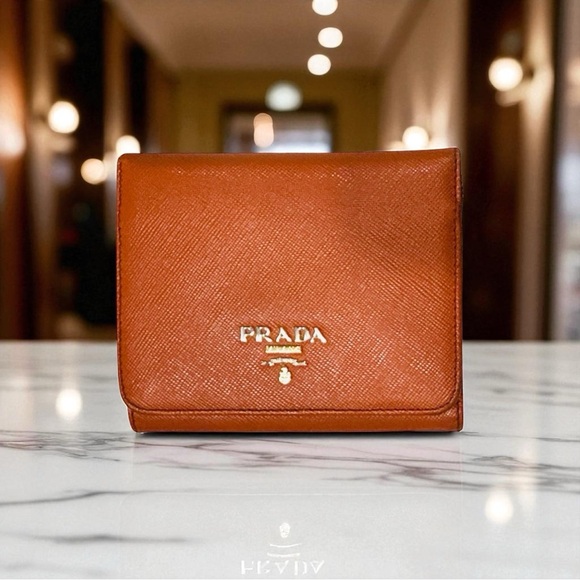 RARE Prada Saffiano leather compact wallet - Picture 1 of 6